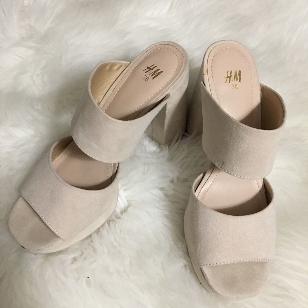 Nude Peep toe mules